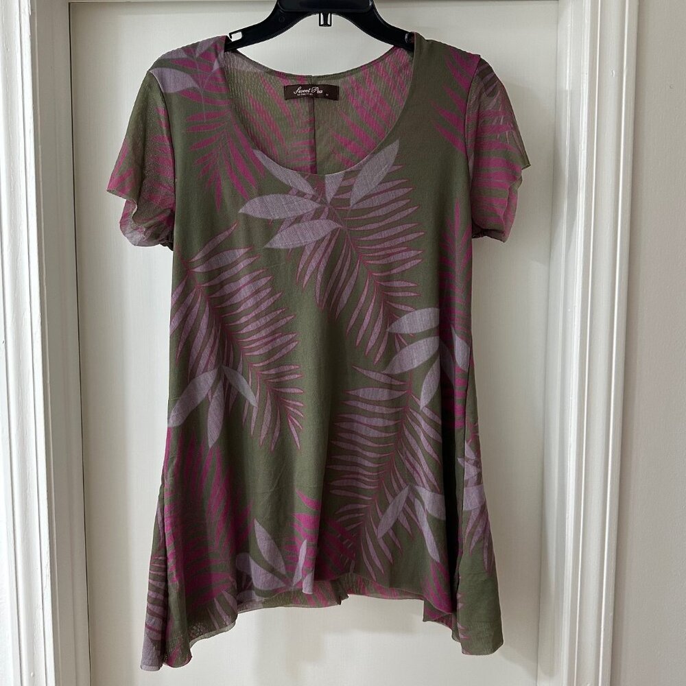 Sweet Pea Olive Green & Pink Short-Sleeved Top, Size Medium